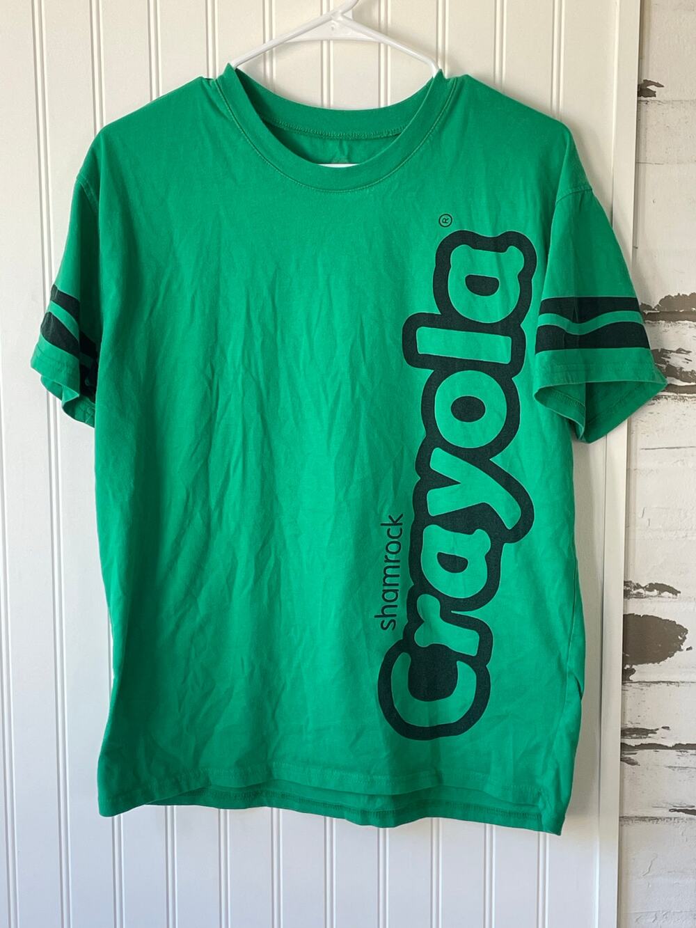 Crayola Crayon Mens Green tshirt Medium/Large